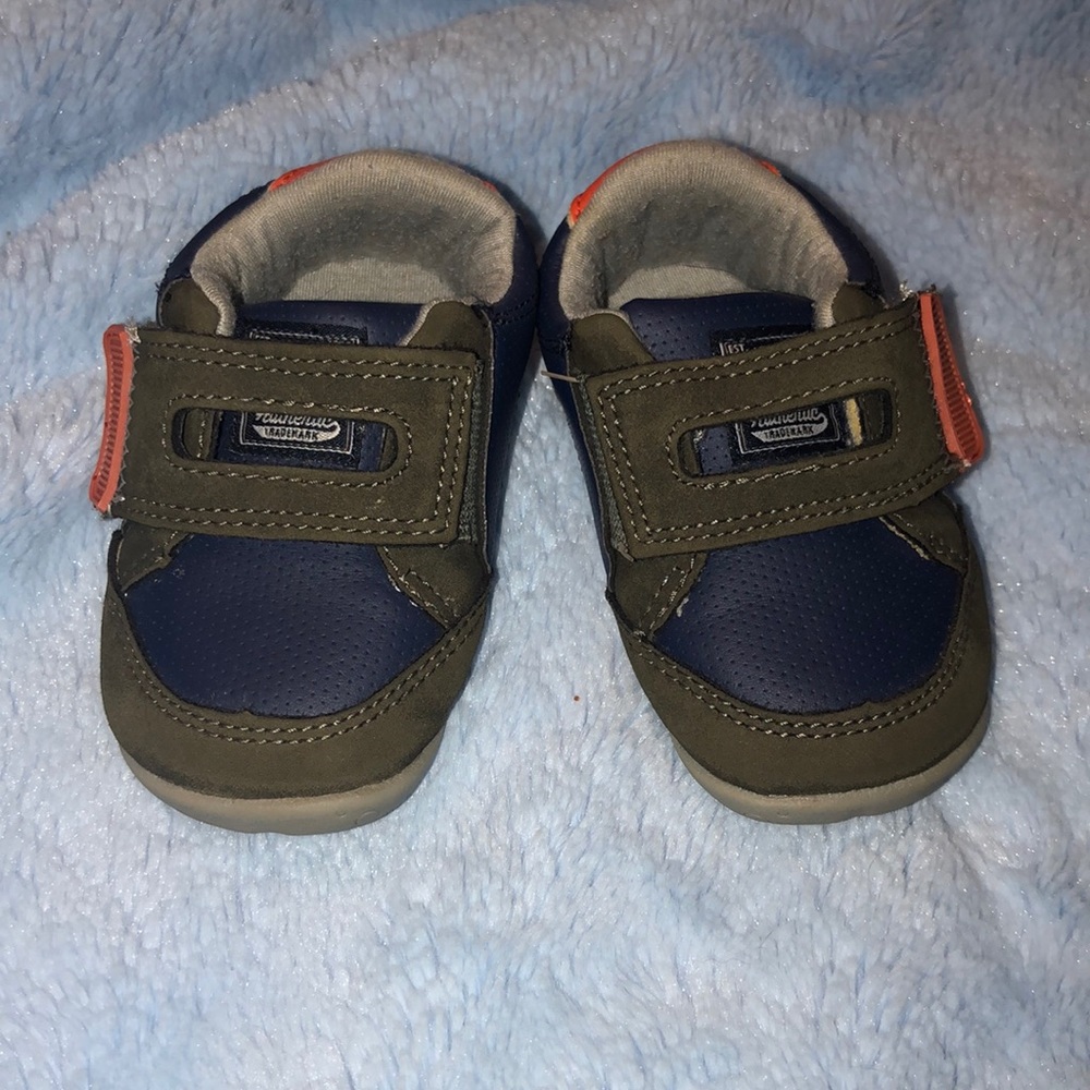 Carters stage: stand shoes